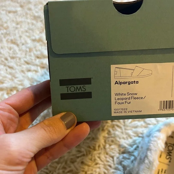 NWT TOMS ❄️ 🐆 - Picture 8 of 8